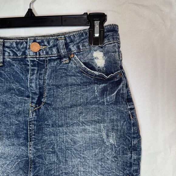 Almost Famous High Rise Denim Mini Skirt Distressed Frayed Hem Side Slits Size 7 - Picture 4 of 14